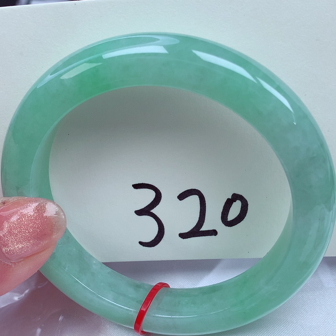 翡翠手镯未镶嵌翡翠