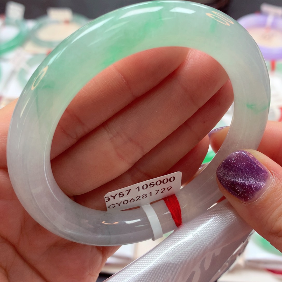 翡翠手镯（圆镯）未镶嵌今天18号欣