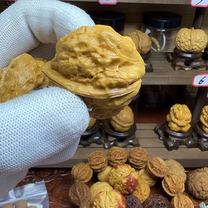 文玩核桃吊坠卧莲金蟾