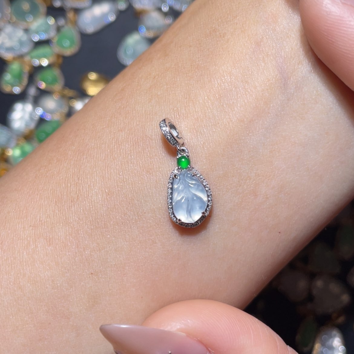 【闪购商品】翡翠吊坠(不含链)18K金镶嵌