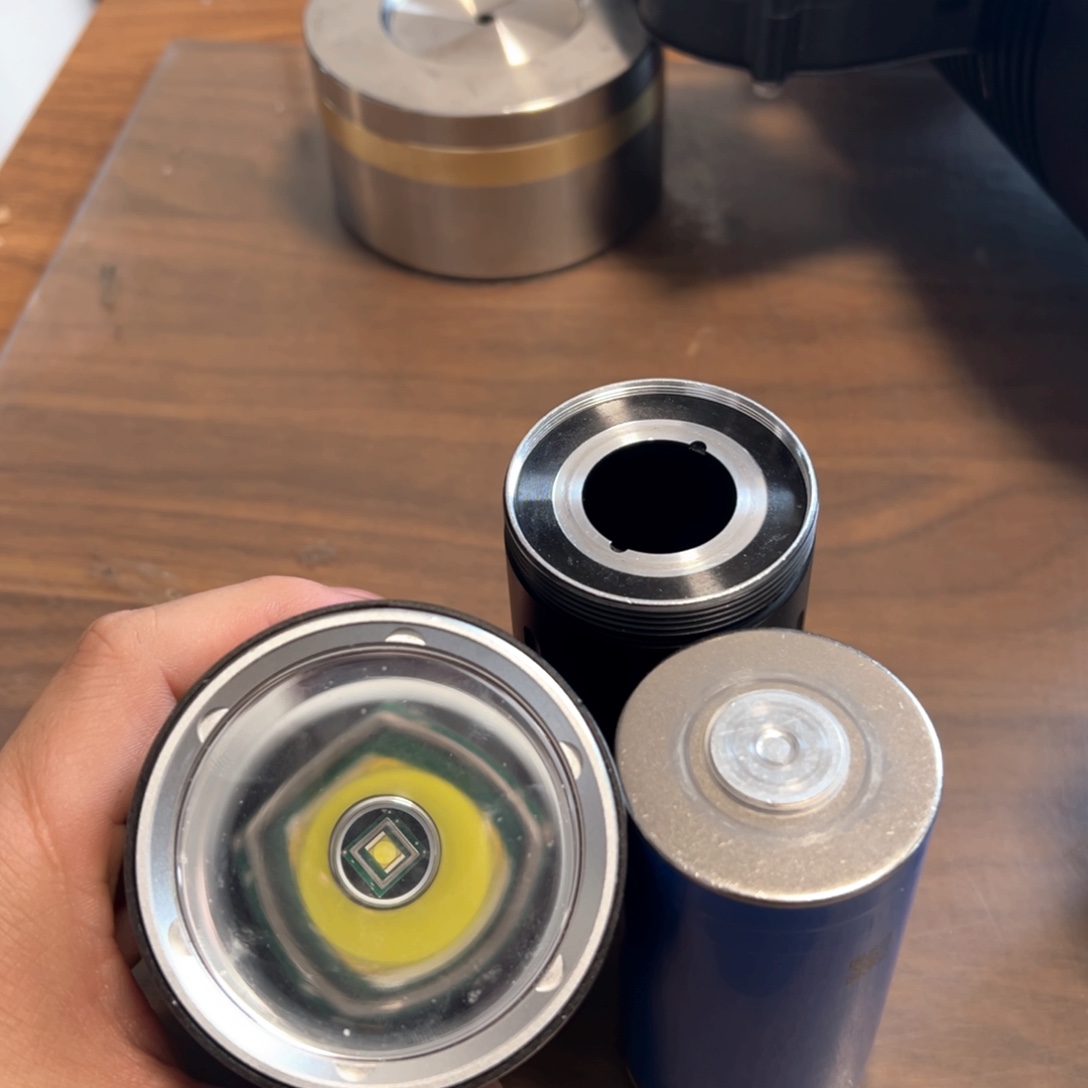 46950强光照射手电筒