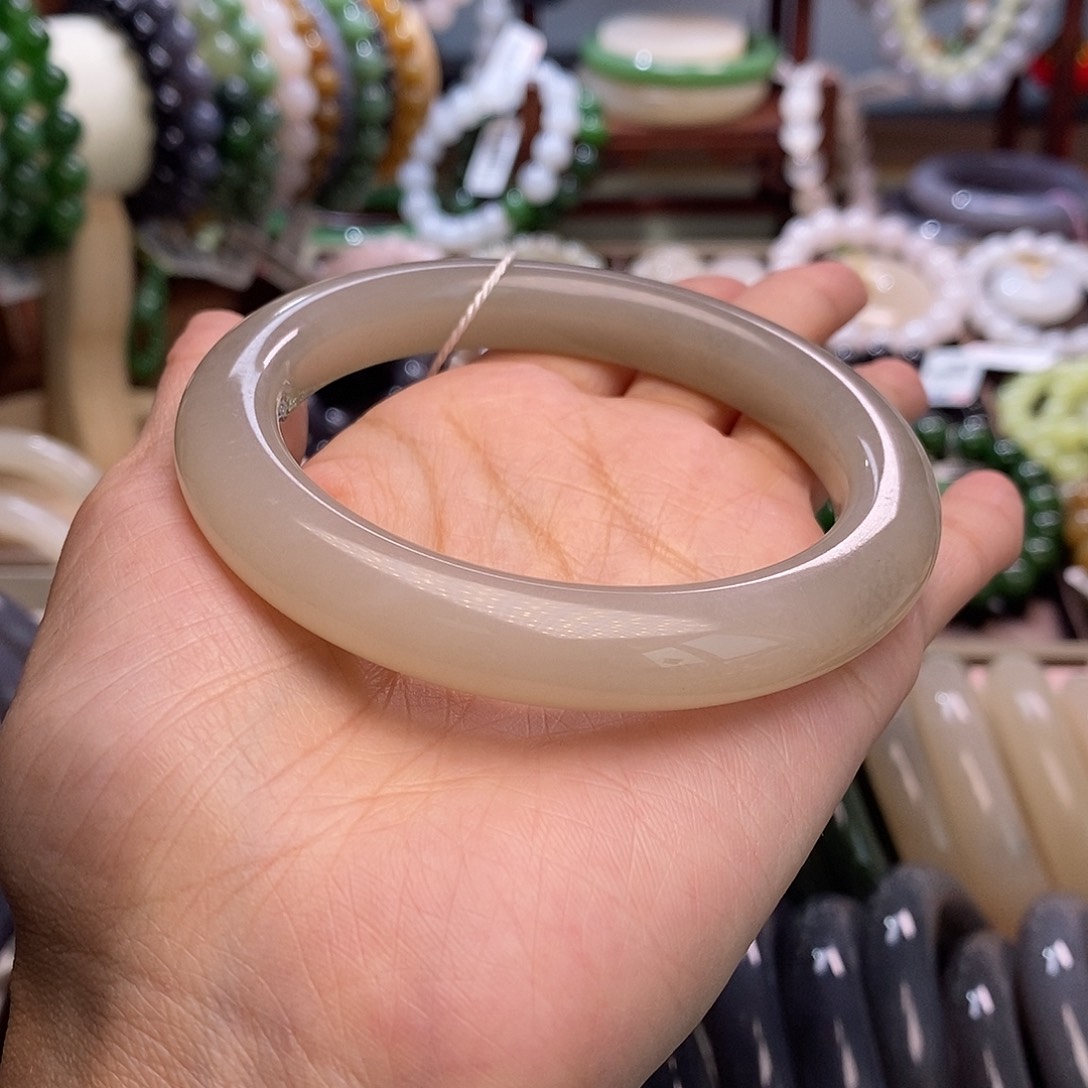 和田玉未镶嵌59补贴熟藕粉烟藕色脂膏级手镯