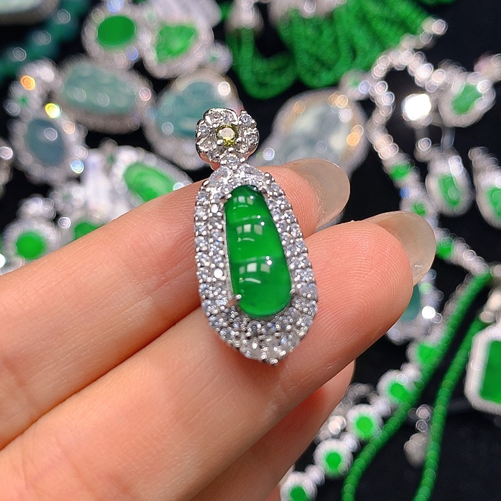 翡翠颈饰未镶嵌翡翠