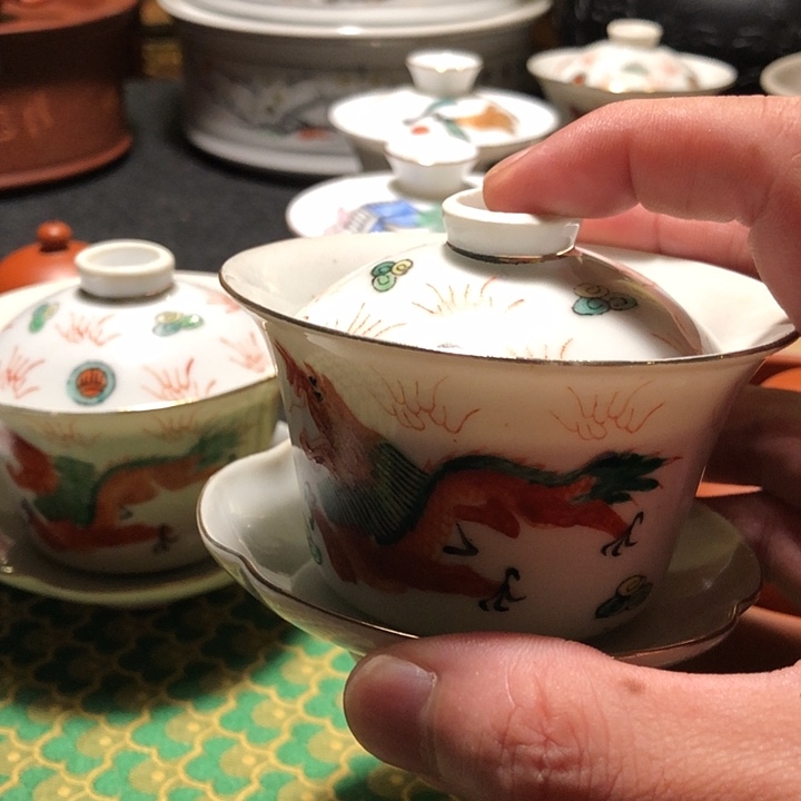 背***吒老盖碗一个龙纹盖碗