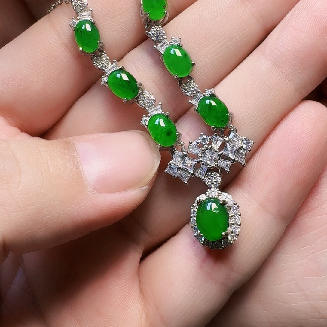 翡翠未镶嵌颈饰天然A货翡翠放漏