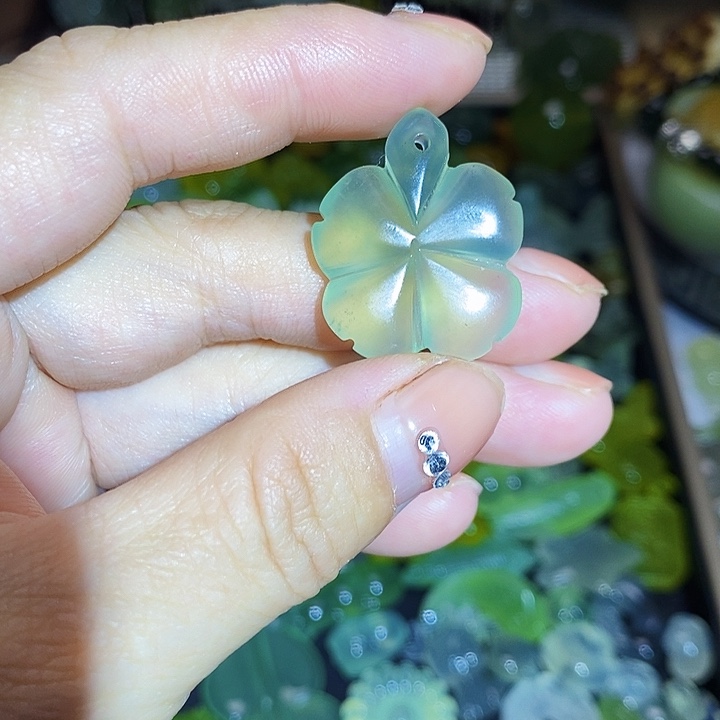 未镶嵌蛇纹石玉颈饰