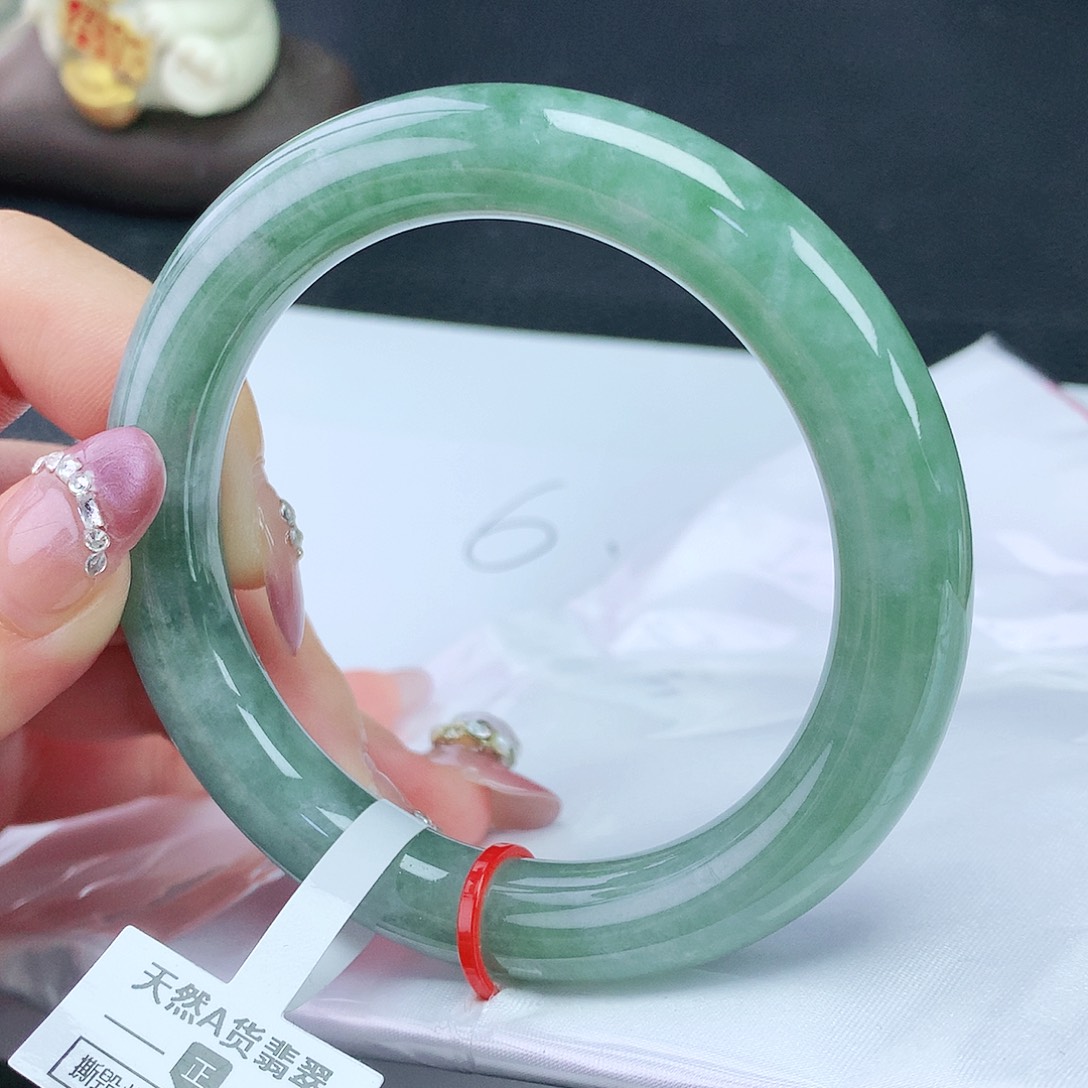 翡翠手镯未镶嵌57圈