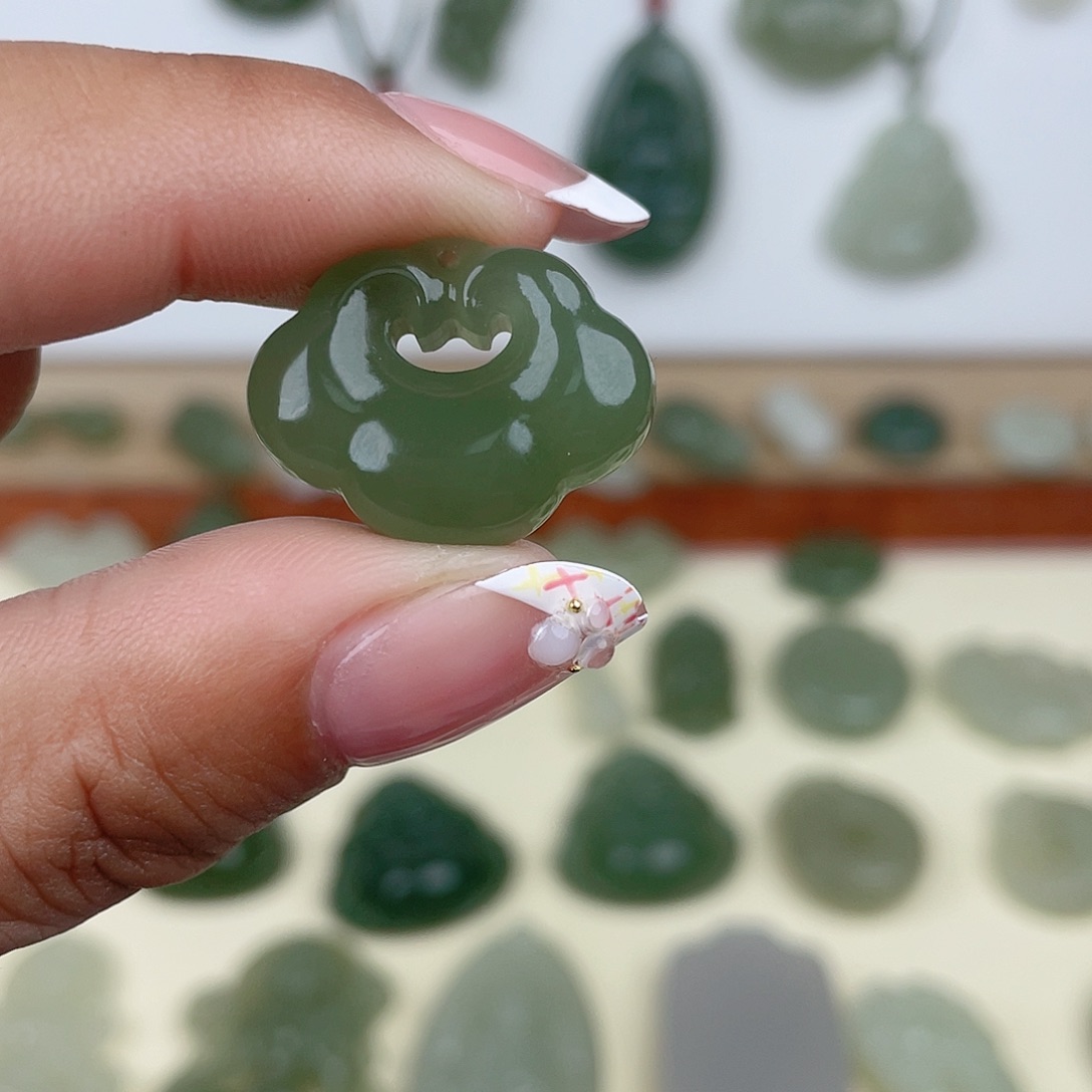 和田玉颈饰未镶嵌冰**乐