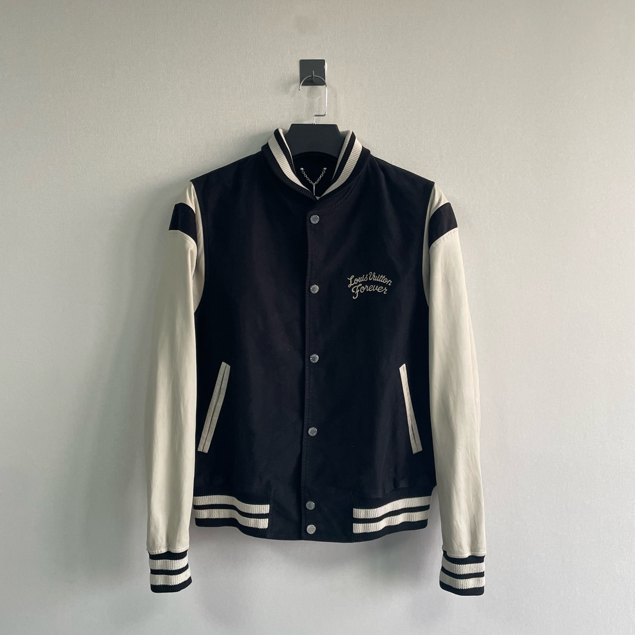 99新 LouisVuitton/路易威登 Lv黑白刺绣棒球服夹克/50码/价31500
