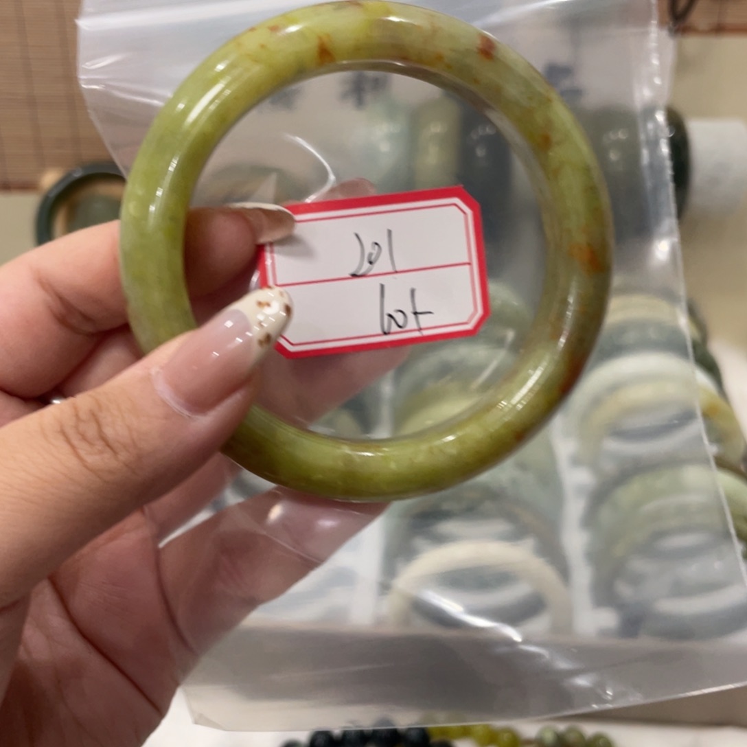 蛇纹石玉手镯未镶嵌