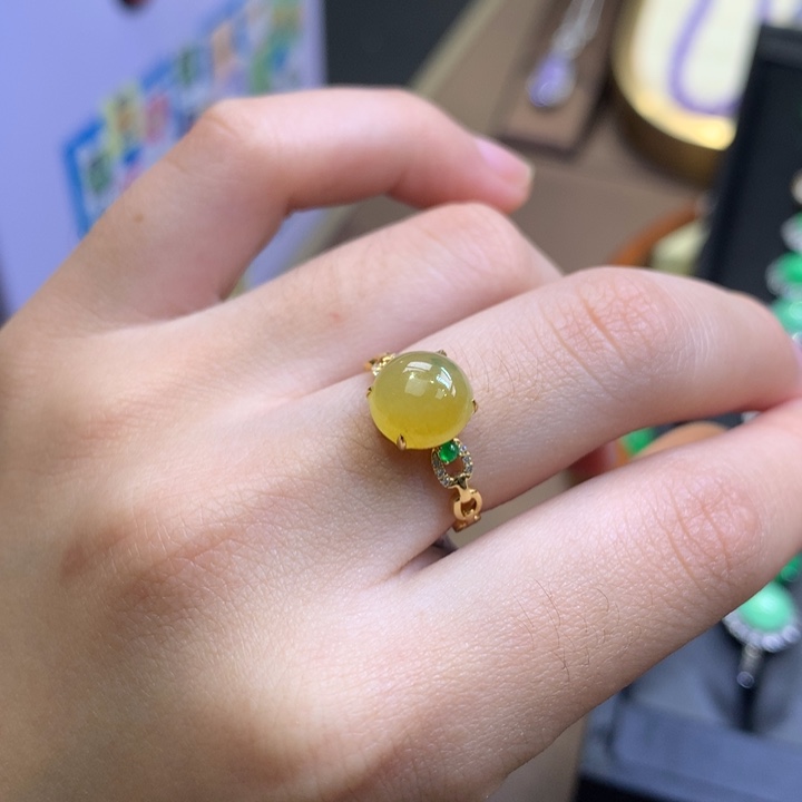 翡翠18K金镶嵌颈饰翡翠