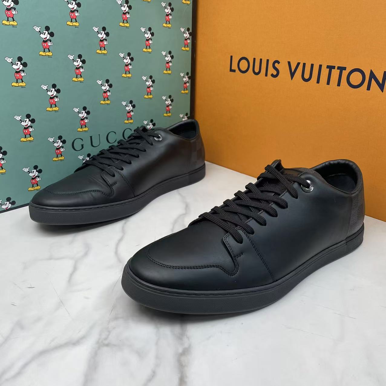 全新未使用 LouisVuitton/路易威登 黑色棋盘格板鞋/43码/放置