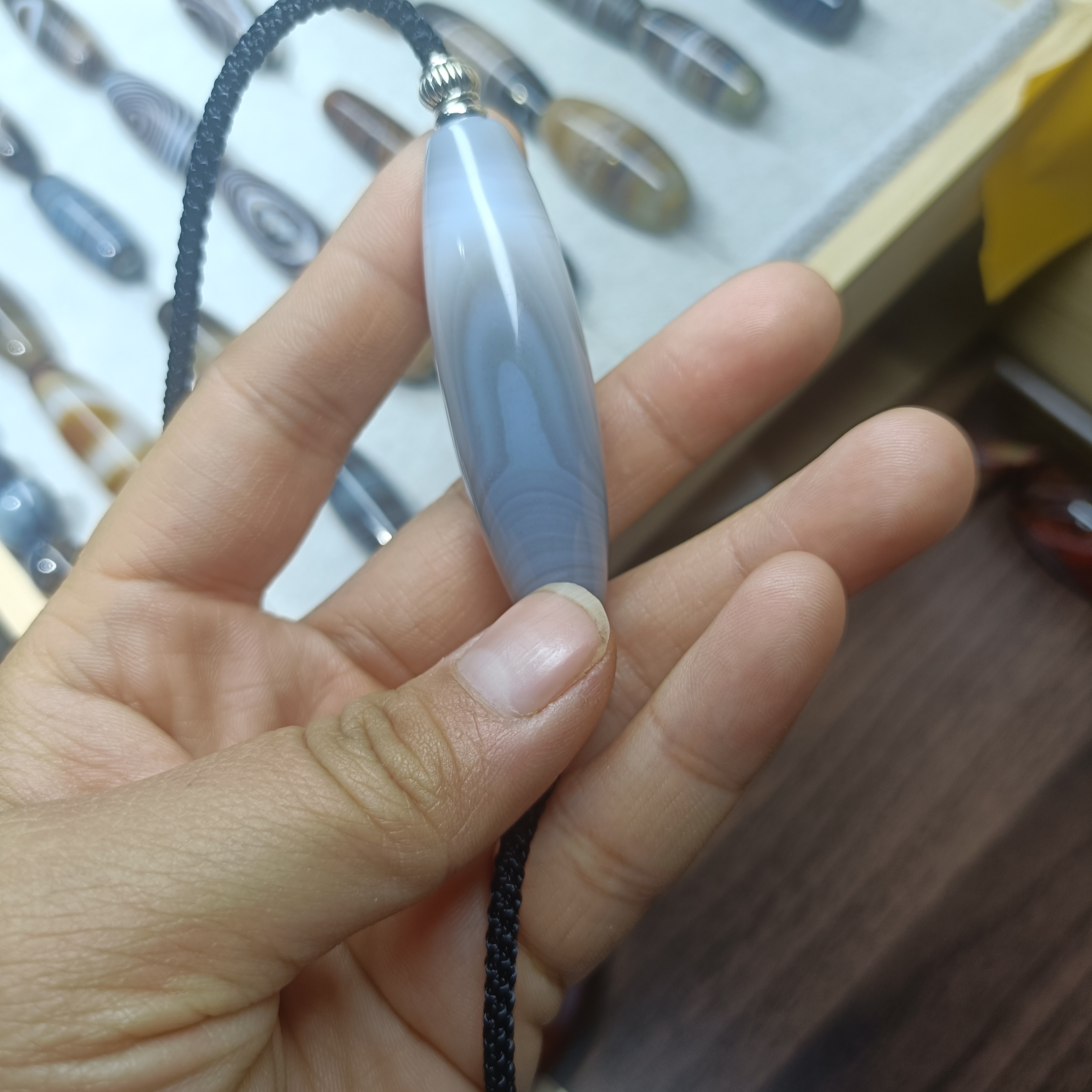 灰冰色缠丝玛瑙小珠子冰透带眼天然精品锁骨珠颈饰