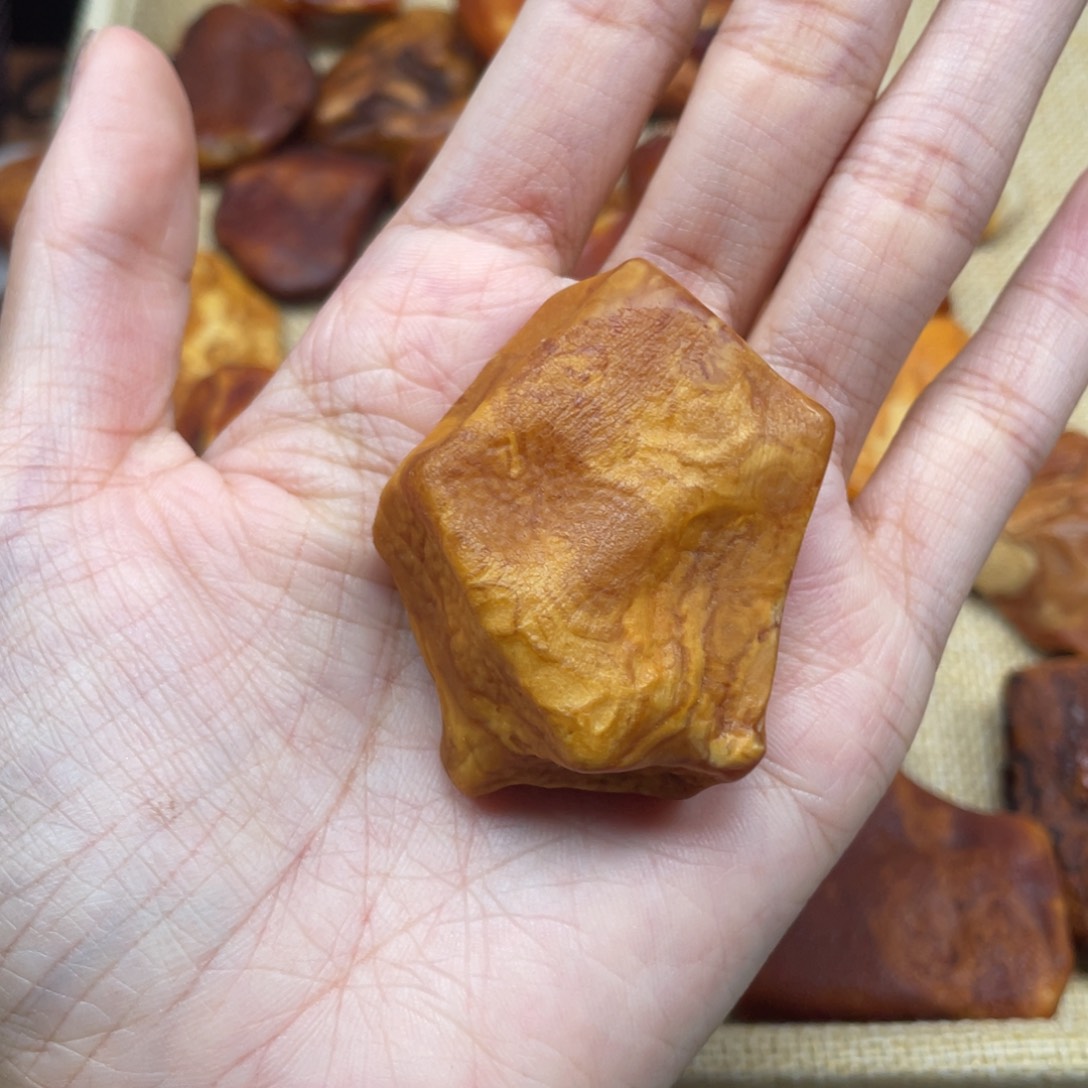 未镶嵌蜜蜡珠宝奇石