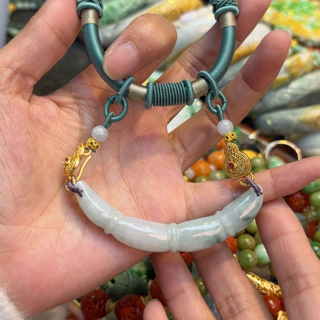 翡翠颈饰未镶嵌待编款