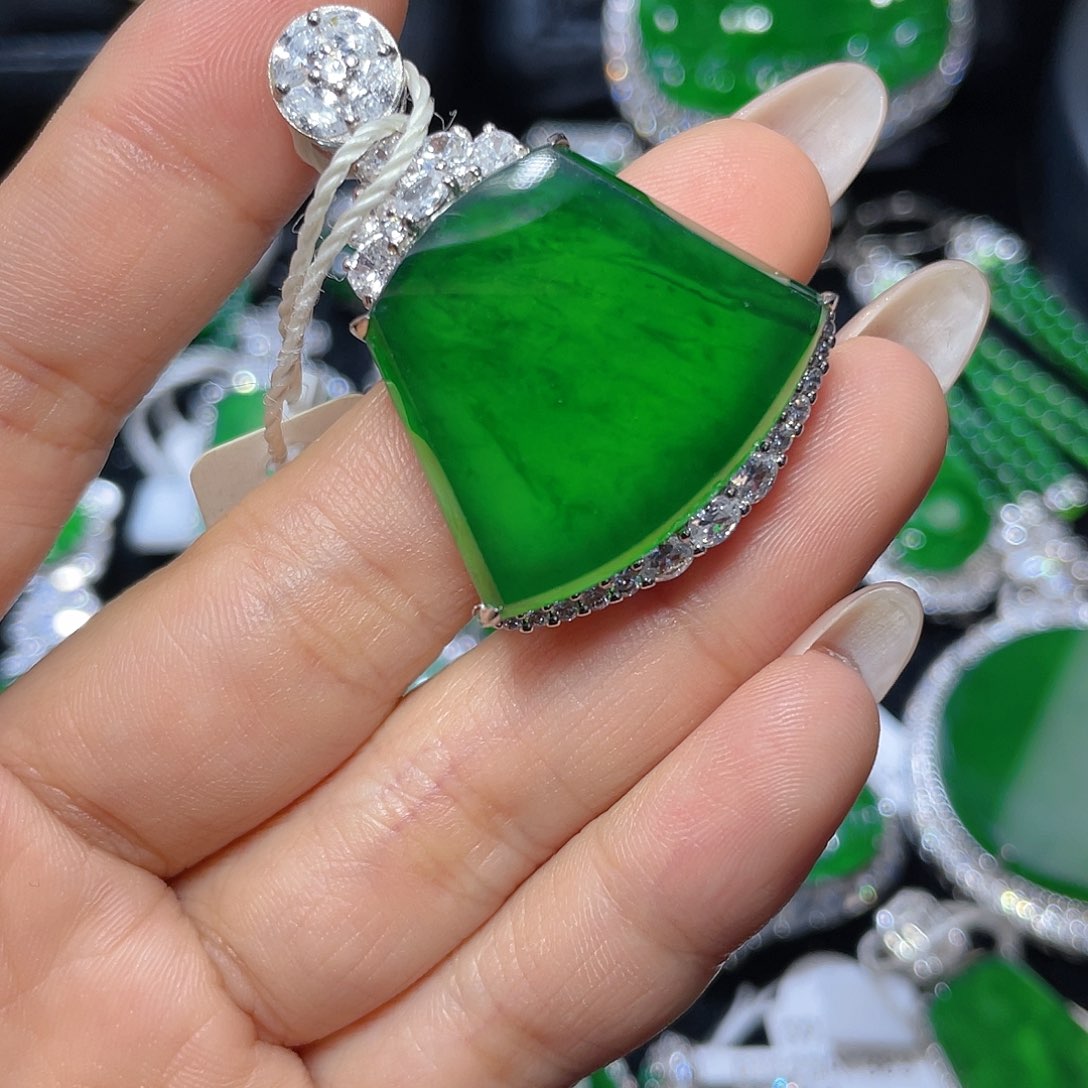 翡翠颈饰银S925镶嵌翡翠