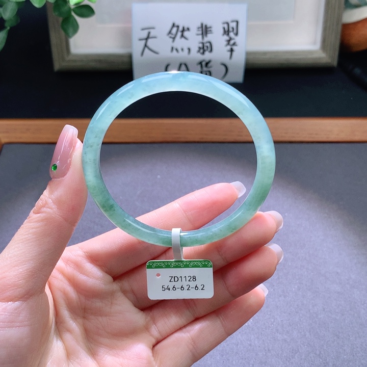 翡翠手镯未镶嵌天然翡翠手镯