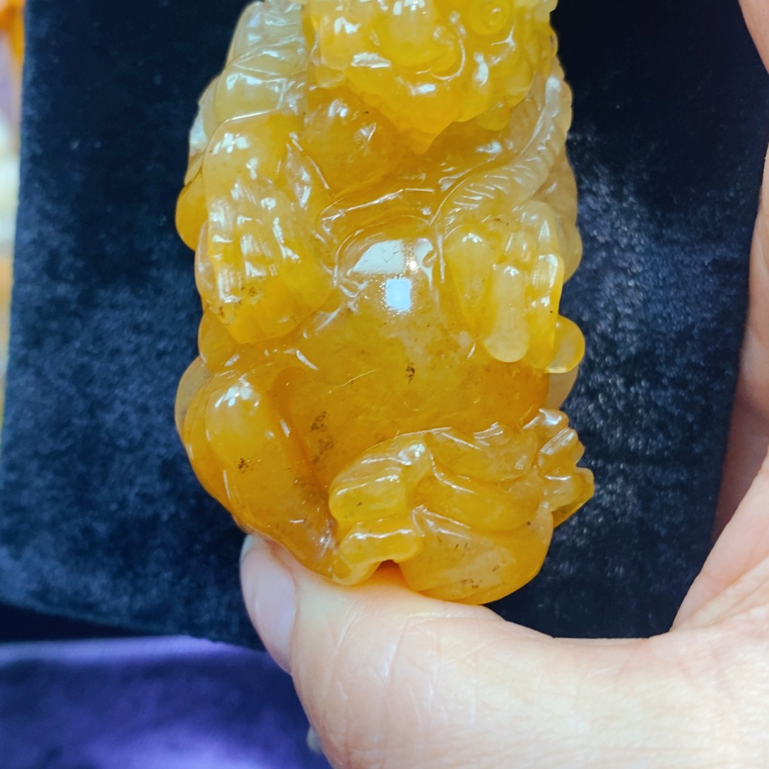 未镶嵌石英质玉（黄龙玉）颈饰