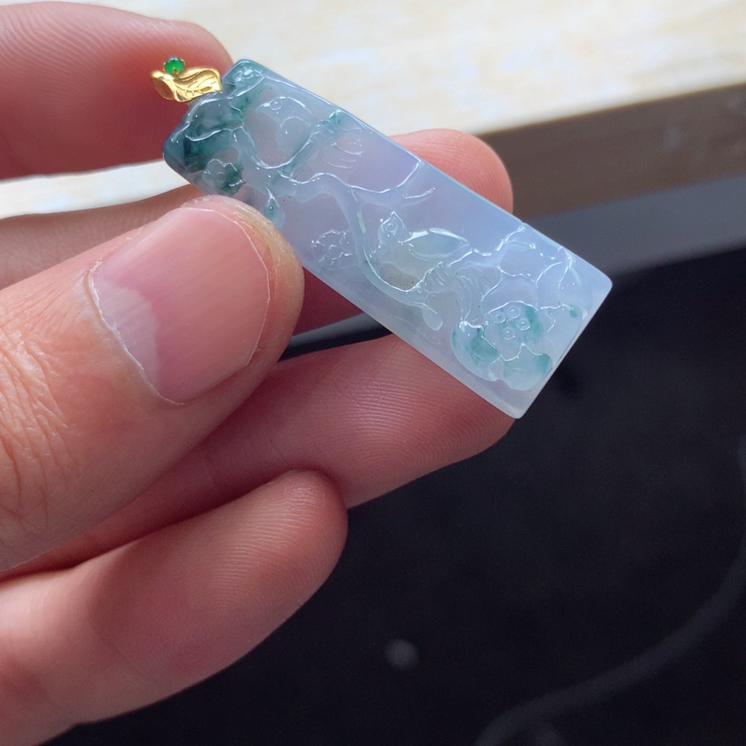 翡翠颈饰18K金镶嵌吊坠