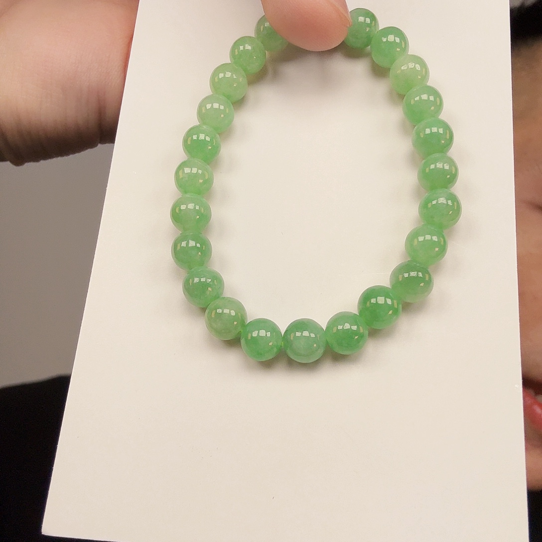 翡翠未镶嵌颈饰一件