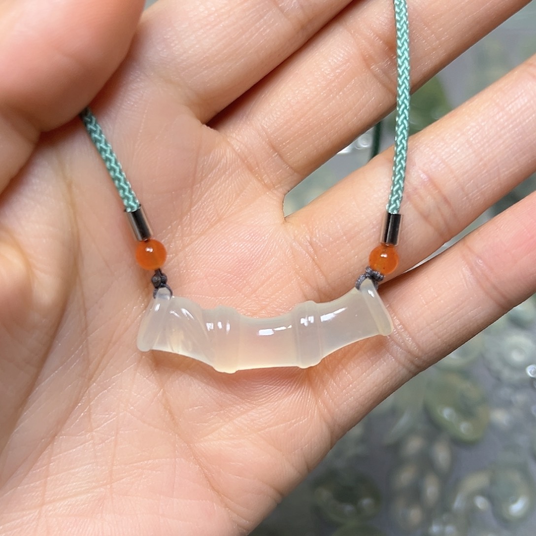 蛇纹石玉颈饰未镶嵌