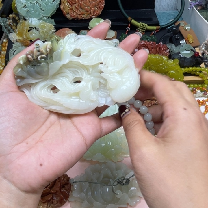 紫***迷蛇纹石玉未镶嵌颈饰