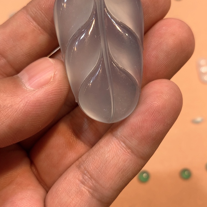 翡翠颈饰未镶嵌艳****调