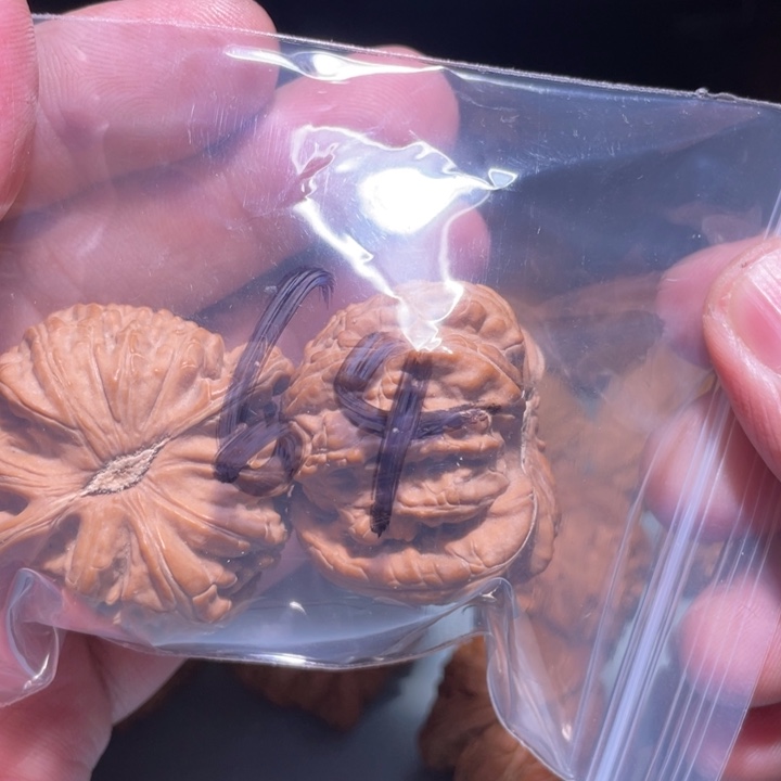 文玩核桃吊坠64呃呃呃
