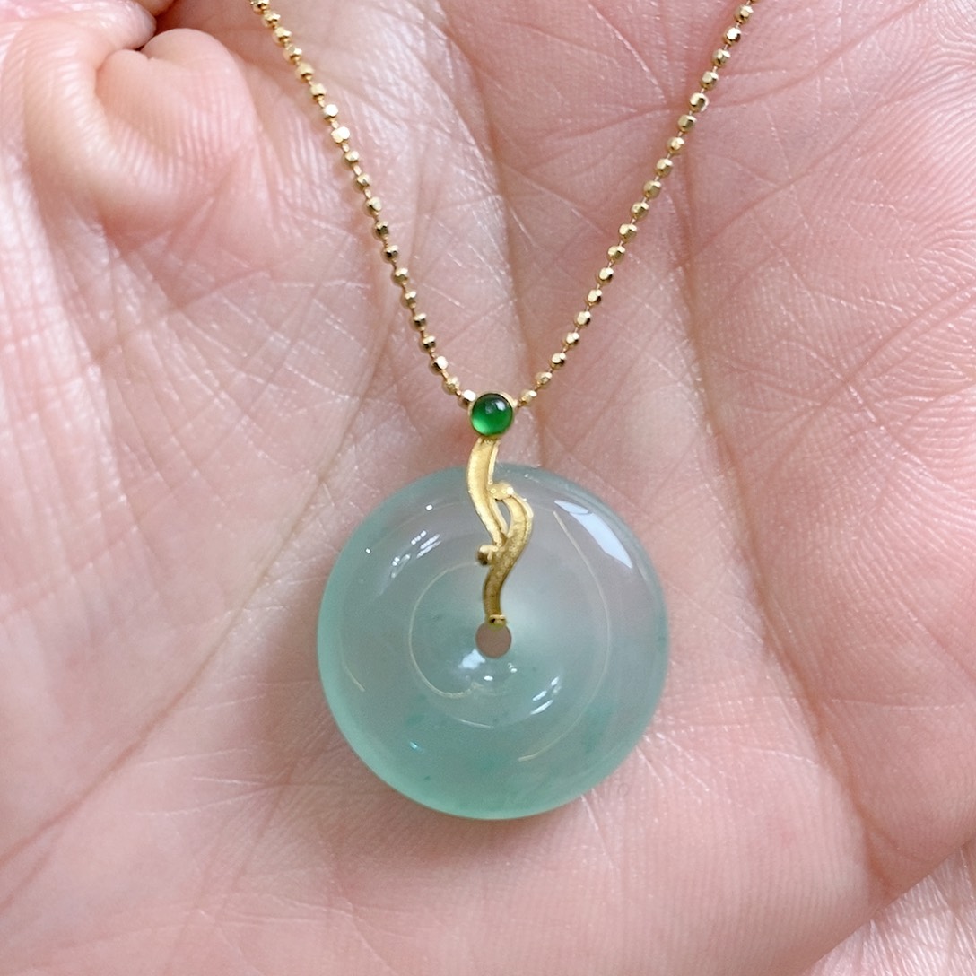 石英质玉吊坠(赠链)18K金镶嵌