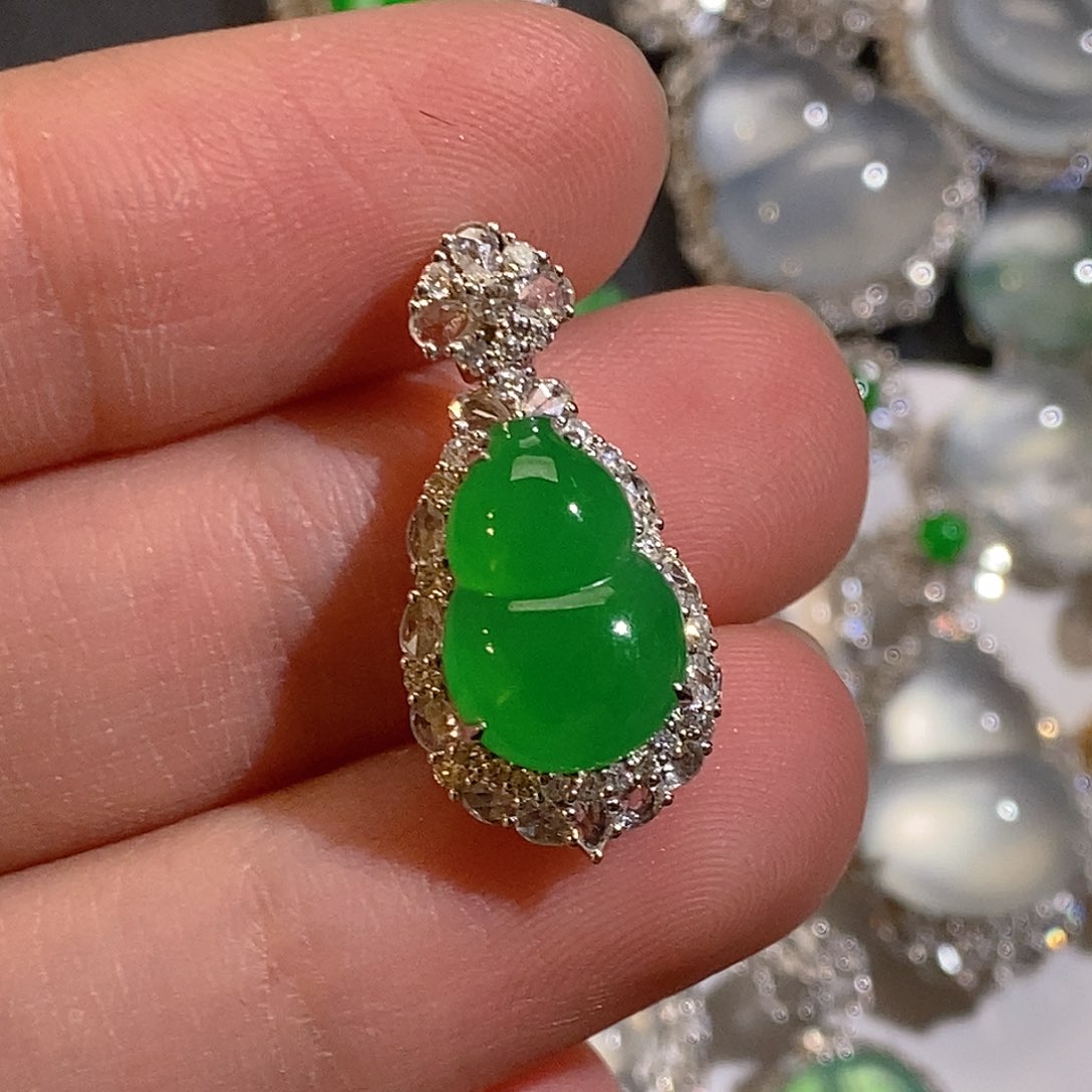 翡翠颈饰18K金镶嵌A****t葫芦尾款