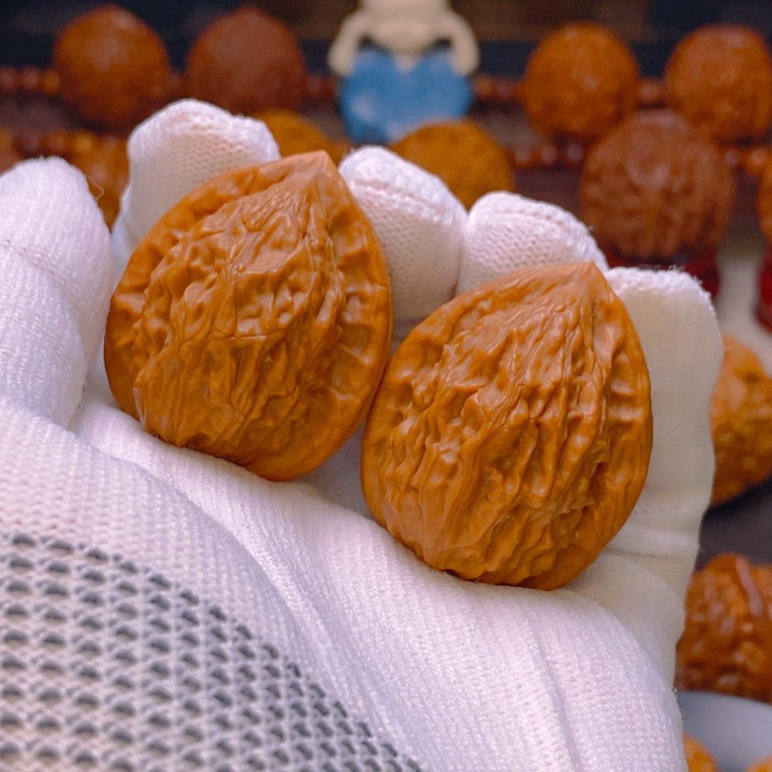 文玩核桃吊坠柳叶 大红袍