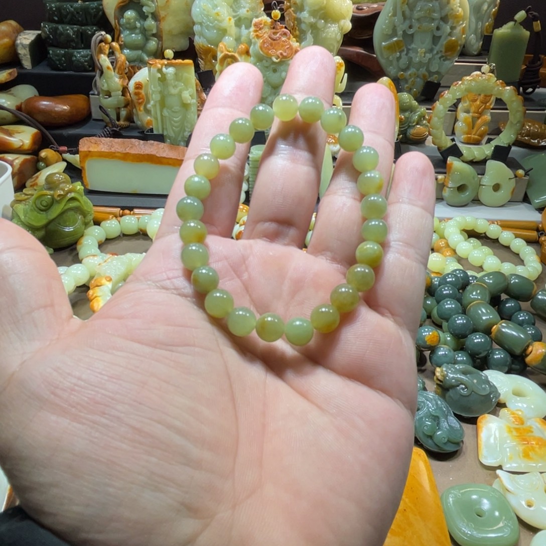 透闪石质玉未镶嵌珠宝奇石