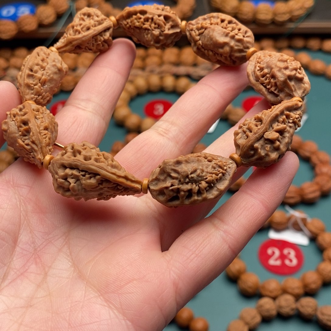文玩核桃手串18尺寸麒麟角