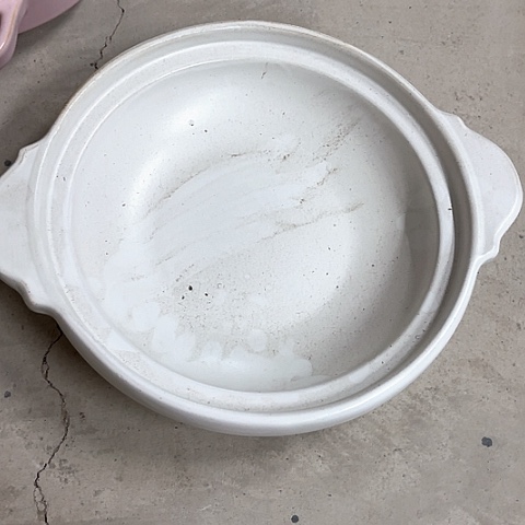 微瑕，明火，口径26，高度6底部有气泡