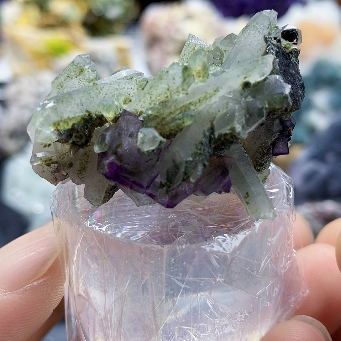 亚克力瑶岗仙绿帘水晶共生摆件