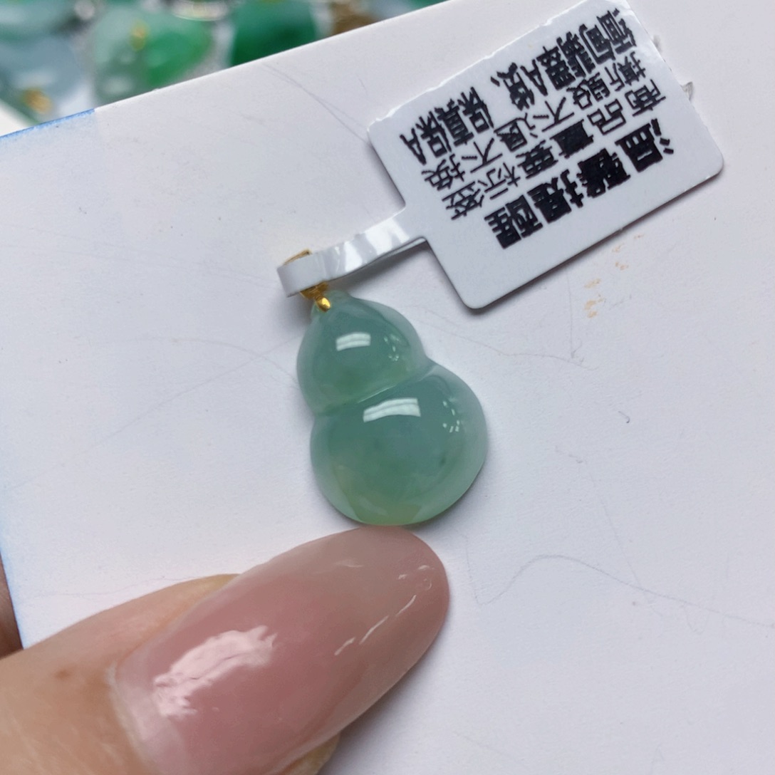 颈饰18K金镶嵌翡翠