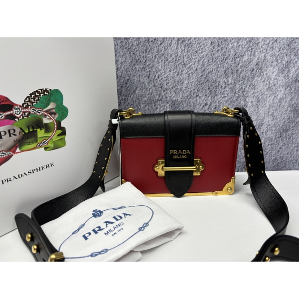 95新/普拉达/包包/市场价22000/250210CZ0023