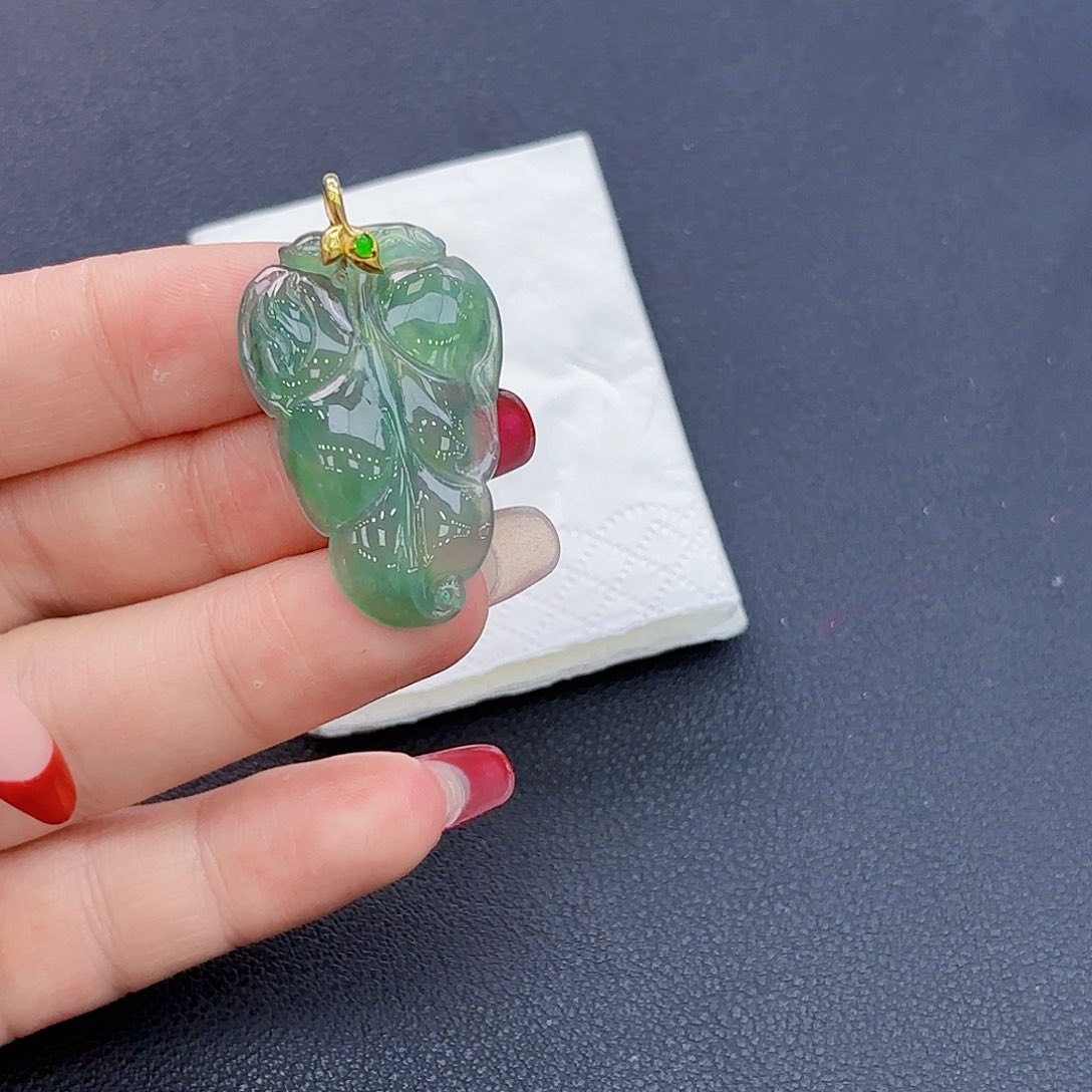 翡翠颈饰18K金镶嵌叶子吊坠•精品