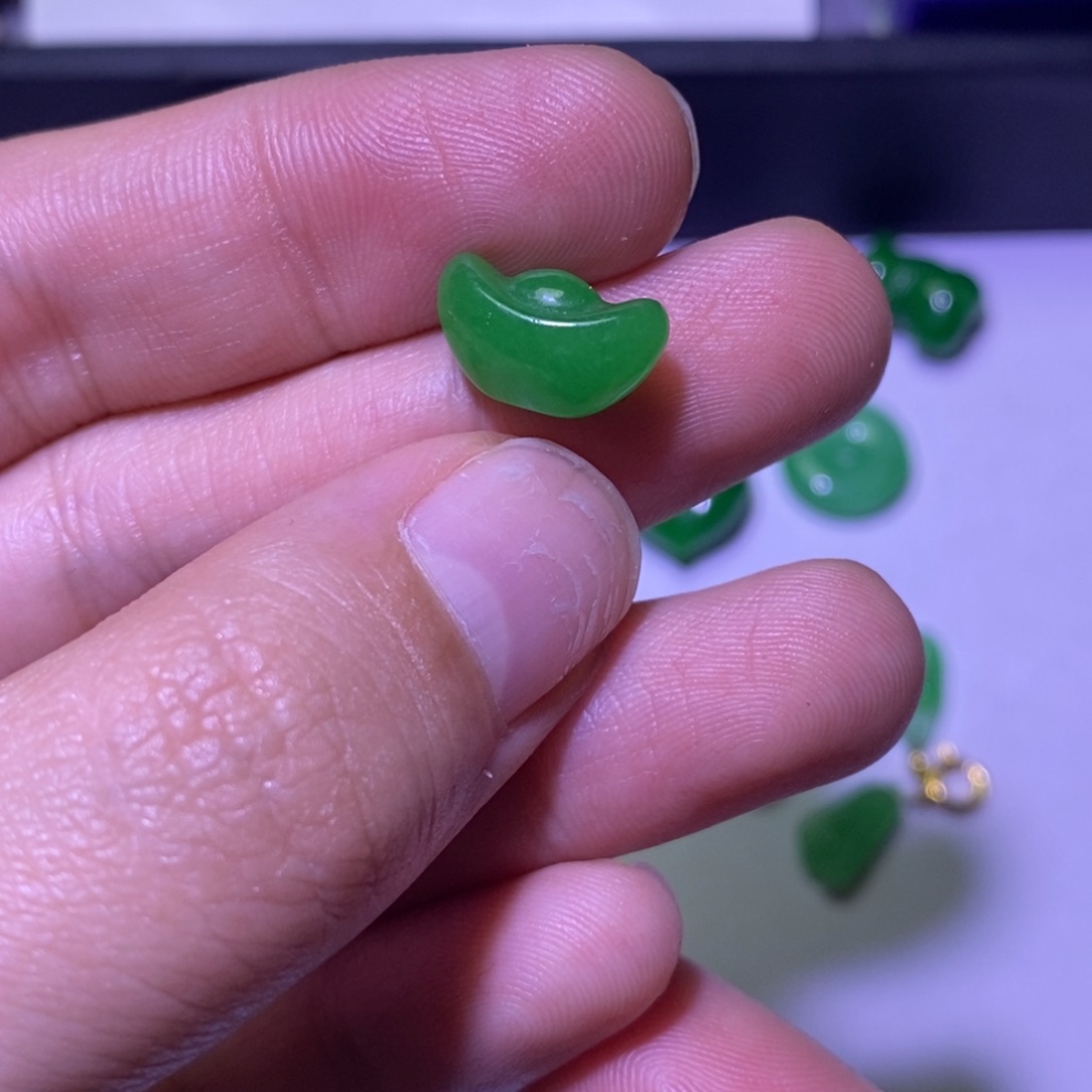 翡翠未镶嵌颈饰吊坠