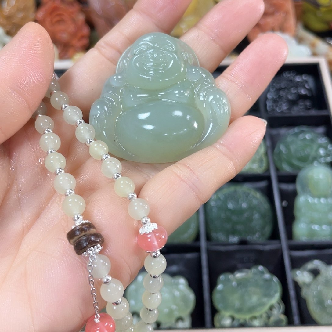 蛇纹石玉颈饰合金