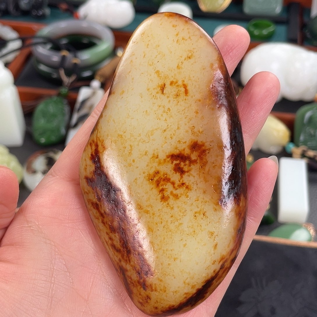 和田玉未镶嵌把件105.4g