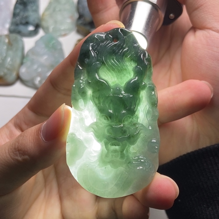 翡翠未镶嵌颈饰龙牌31
