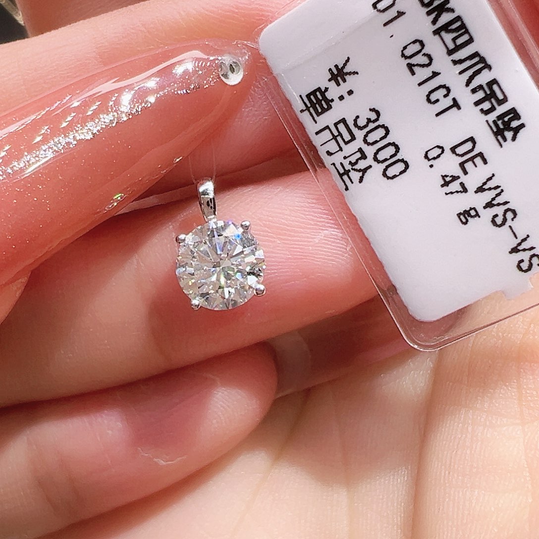 实验室培育钻石吊坠18K金镶嵌1.021ct K白四爪吊坠