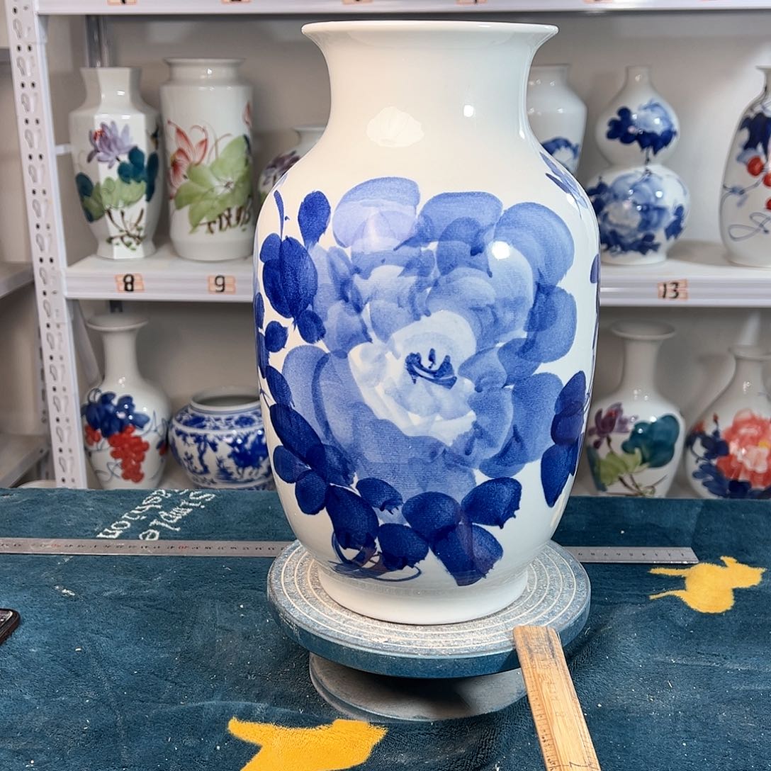 摆件景德镇陶瓷大冬青牡