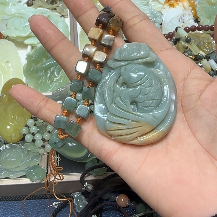 蛇纹石玉未镶嵌吊坠