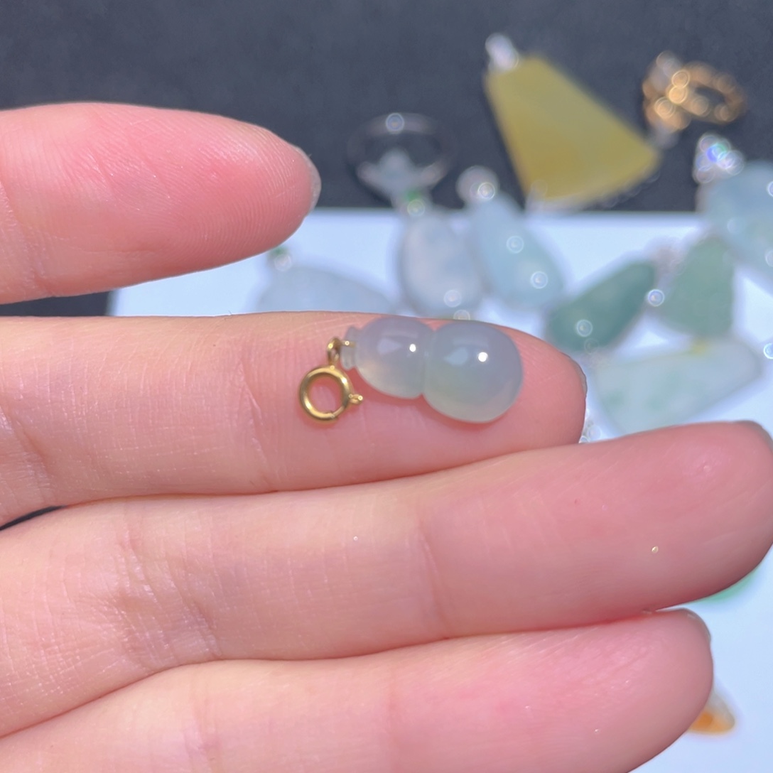 翡翠颈饰18K金镶嵌翡翠