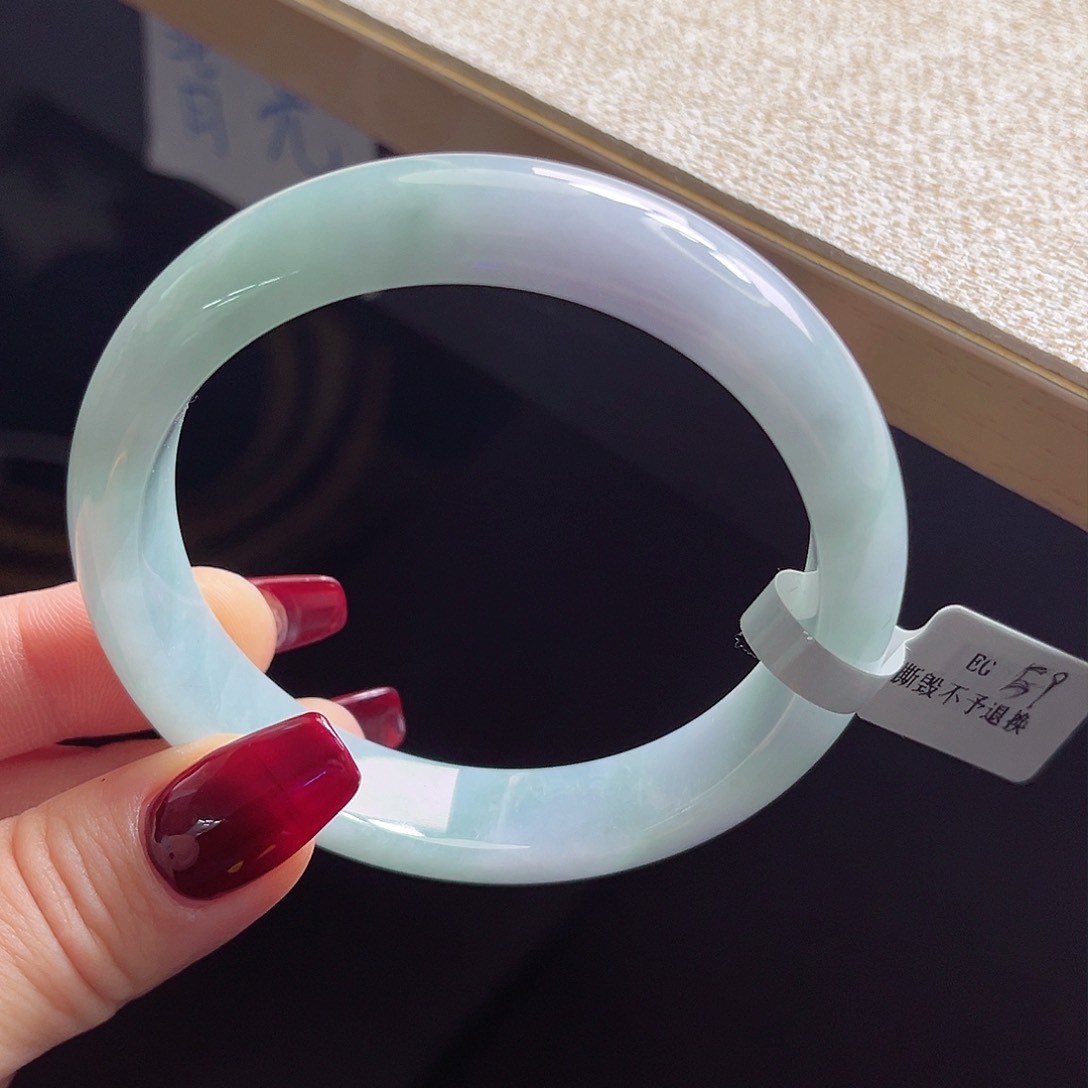 翡翠手镯未镶嵌手镯