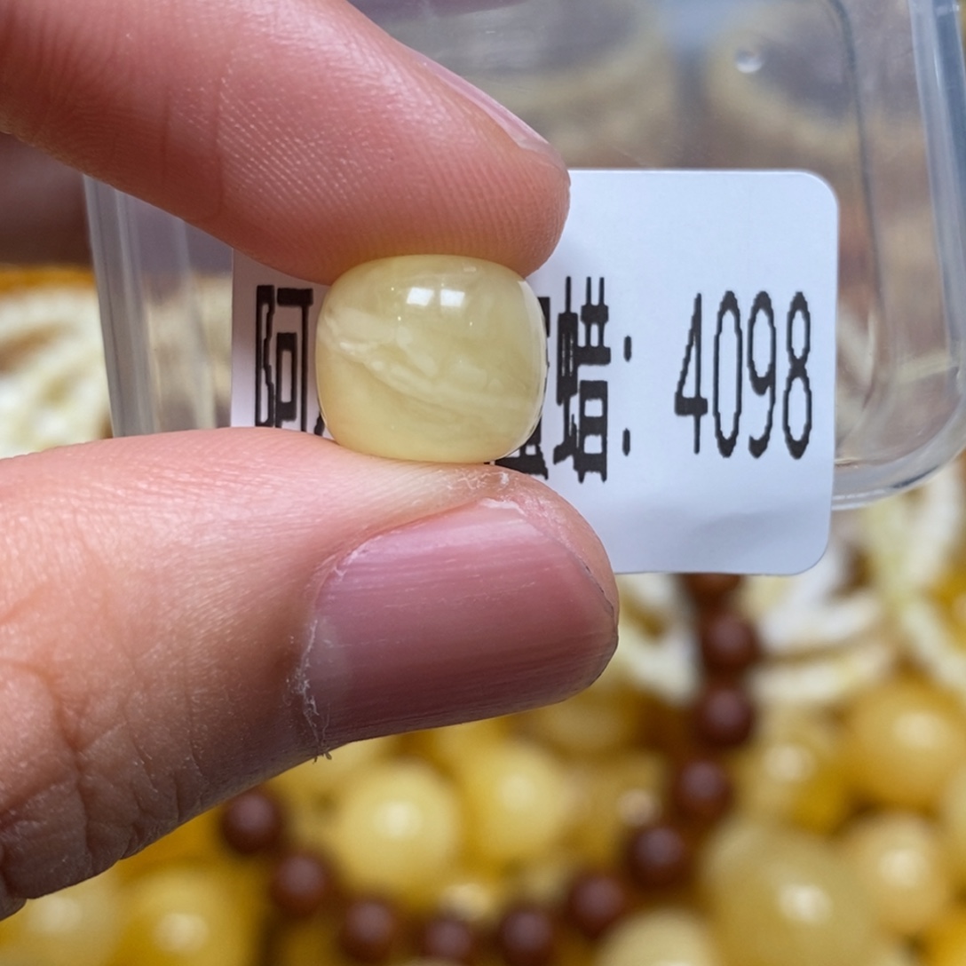 蜜蜡未镶嵌珠宝奇石4098