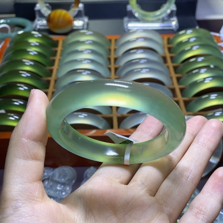 蛇纹石玉手镯未镶嵌56