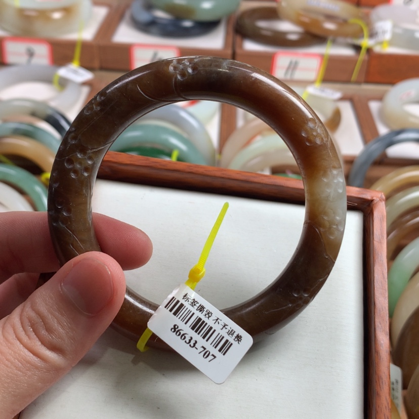 【闪购商品】和田玉手镯未镶嵌58